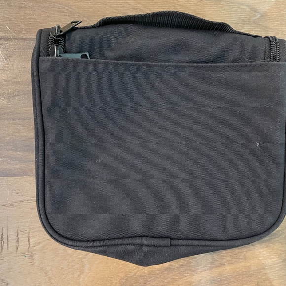 Excellent Condition Hanging Travel Toiletry Bag - Picture 13 of 13
